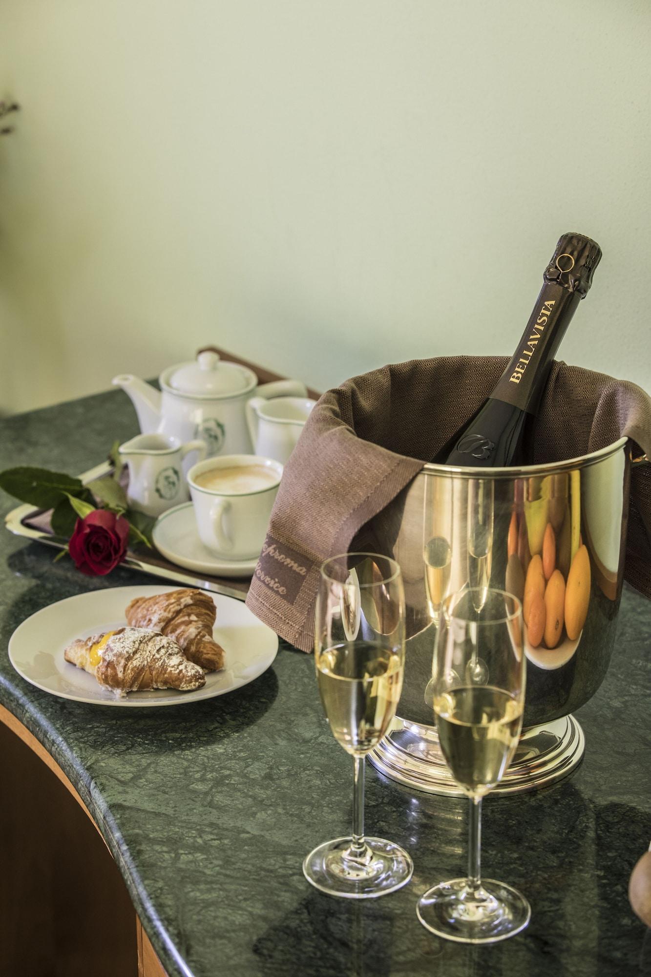 La Fonte Hotel Ome Ngoại thất bức ảnh